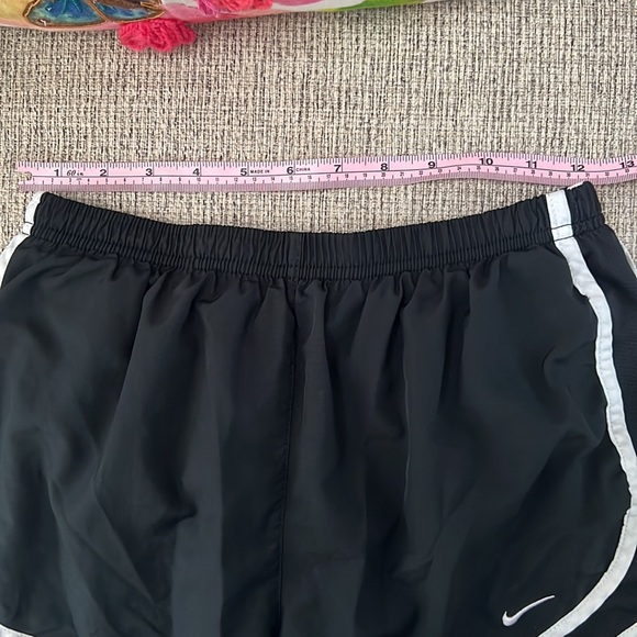 Nike shorts Woman’s size small - Picture 4 of 4